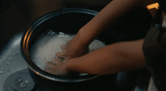 微众银行品牌创意广告案例《一碗米饭》-传播蛙